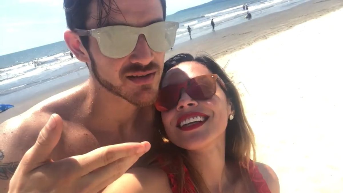 Branm87679868's tweet photo. Que bonita pareja hacen  @gabyramiirezz y @HolaRoger les deceo lo mejor del 🌎 q sean muy felices y disfruten siempre la compañía uno del otro se les quiere mucho 😘😘😘 y espero viajen a Chicago porfis 😊 https://t.co/7SdXNwuGZH