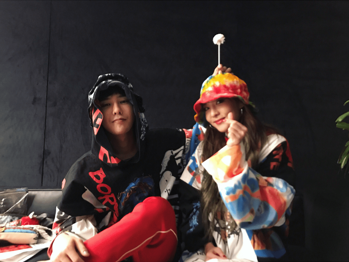 Val4Usion's tweet photo. 생일 축하합니다~~💜💙❤️너는 나이가 들어간다! ㅋㅋㅋ @Zanetheory https://t.co/GTnESc3Clx