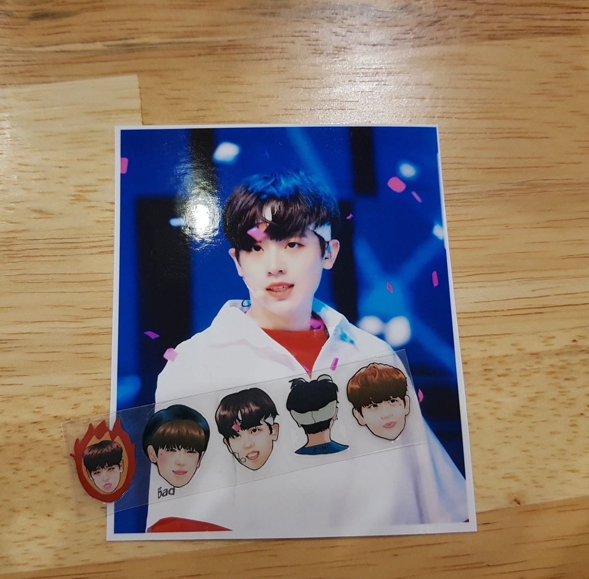 Only_KDH_03's tweet photo. #금동현 #금동현굿즈 #금동현전차스 #팬아트 #rt #금랑단

금동현 전차스(+사진) 판매합니다
직접 팬아트 한거구요 
사이즈는 15*13 입니다
25set 한정 
DM으로 문의 주시면
감사하겠습니다
1set 1000원 + 우편비 500원
#rt 추첨 2명 선물로 보내드립니다 https://t.co/lVqYAUfGwq