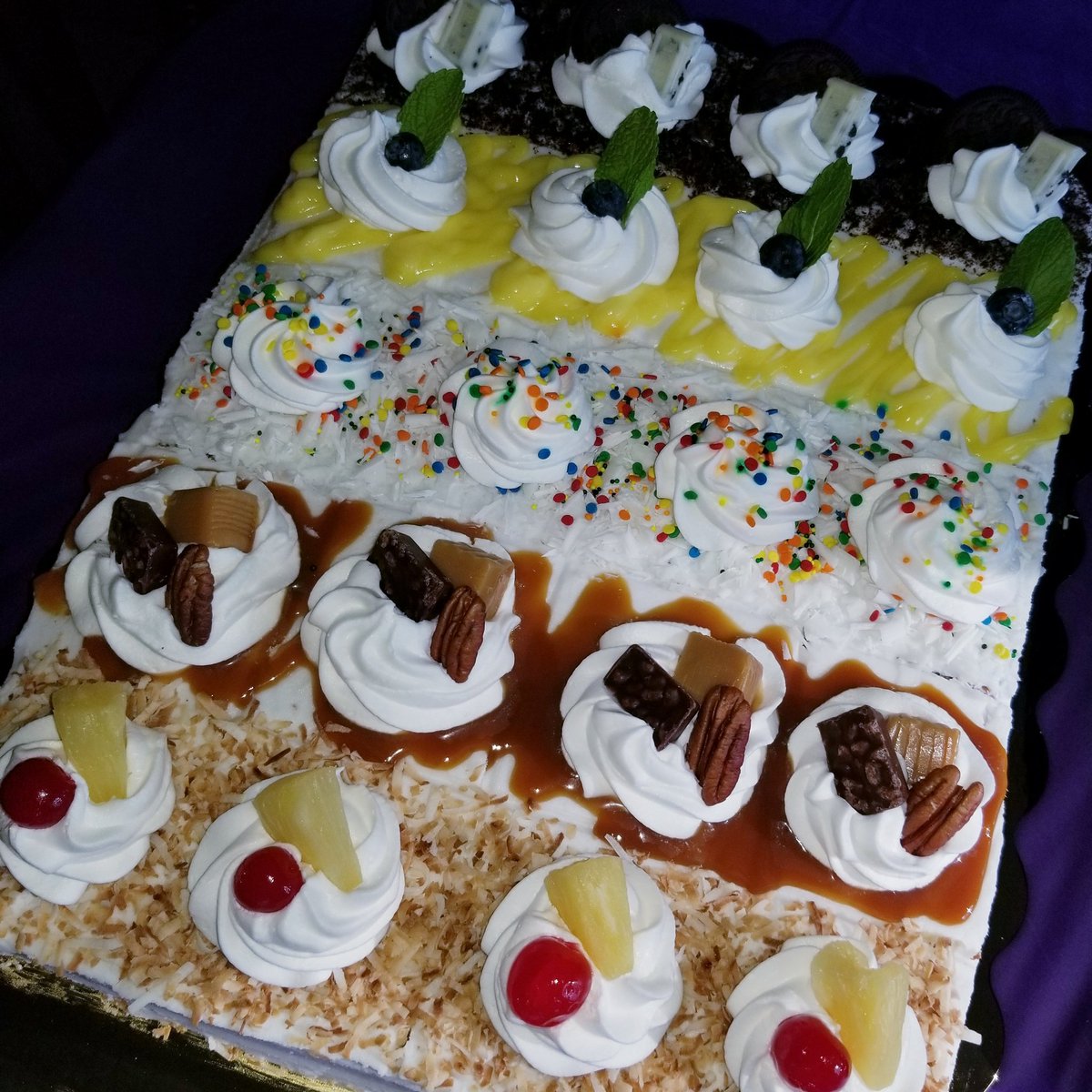 SommerMcMurtry's tweet photo. #wildflourbakery #durantbaker #homebakery #oklahomabaker #cake #durant #baker #mydurant #lovemyjob #shoplocal #dessert #sweettreats #happybirthday #whitecake #variety #assortedcake #cookiesandcream #lemonmeringue #funfetti #turtle #pineapplecoconut #oreos #lemon #caramel #pecans https://t.co/BnA2YBefl9