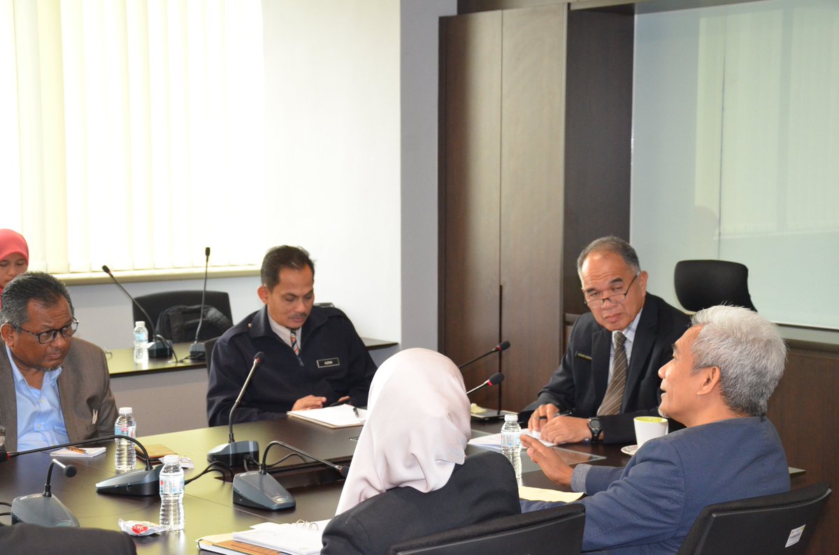 JKRKualaLumpur's tweet photo. 19 Ogos 2019 : Kunjungan Hormat Pengarah Pembangunan Negeri (PPN), Pejabat Pembangunan Negeri Wilayah Persekutuan (ICU JPM) ke JKR Wilayah Persekutuan Kuala Lumpur.
@MOWorks
@JKRMalaysia
@JkrklWp
@azmihamid73
@zainibakar2
@SallehShahrir
#TogetherWeDelivered
#WorkAsAFamily https://t.co/AprT7ULnPZ
