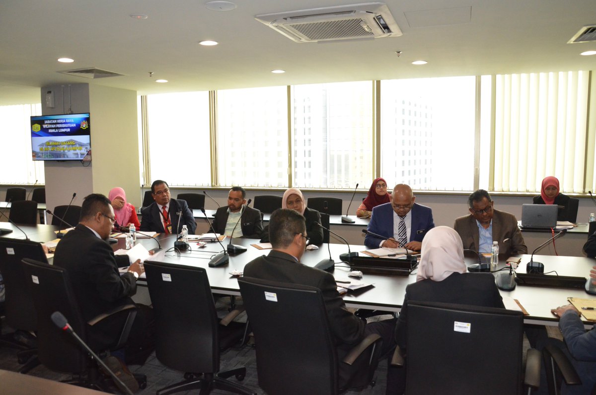JKRKualaLumpur's tweet photo. 19 Ogos 2019 : Kunjungan Hormat Pengarah Pembangunan Negeri (PPN), Pejabat Pembangunan Negeri Wilayah Persekutuan (ICU JPM) ke JKR Wilayah Persekutuan Kuala Lumpur.
@MOWorks
@JKRMalaysia
@JkrklWp
@azmihamid73
@zainibakar2
@SallehShahrir
#TogetherWeDelivered
#WorkAsAFamily https://t.co/AprT7ULnPZ