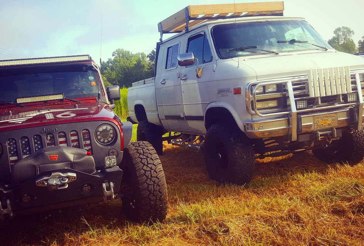 RootOneSix's tweet photo. Saw this sweet jacked up, overland ready @chevrolet #G20Van at the Sandhills Chapter @NWTF_official Youth Day this past weekend. A lot of owner made customization here. We like it. βππ€ How about you? π€
#RootOneSix #TheJeepMafia #OffRoad #overland #4x4 #Monday #MondayVibes https://t.co/r8aDUjMR6m