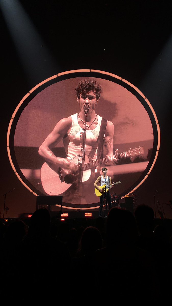 cristitriboi's tweet photo. GIRL I AM A CHANGED WOMAN AFTER THAT SHAWN MENDES SHOW. it was life changing 🥺 @ShawnMendes https://t.co/SXLjz3WOpD