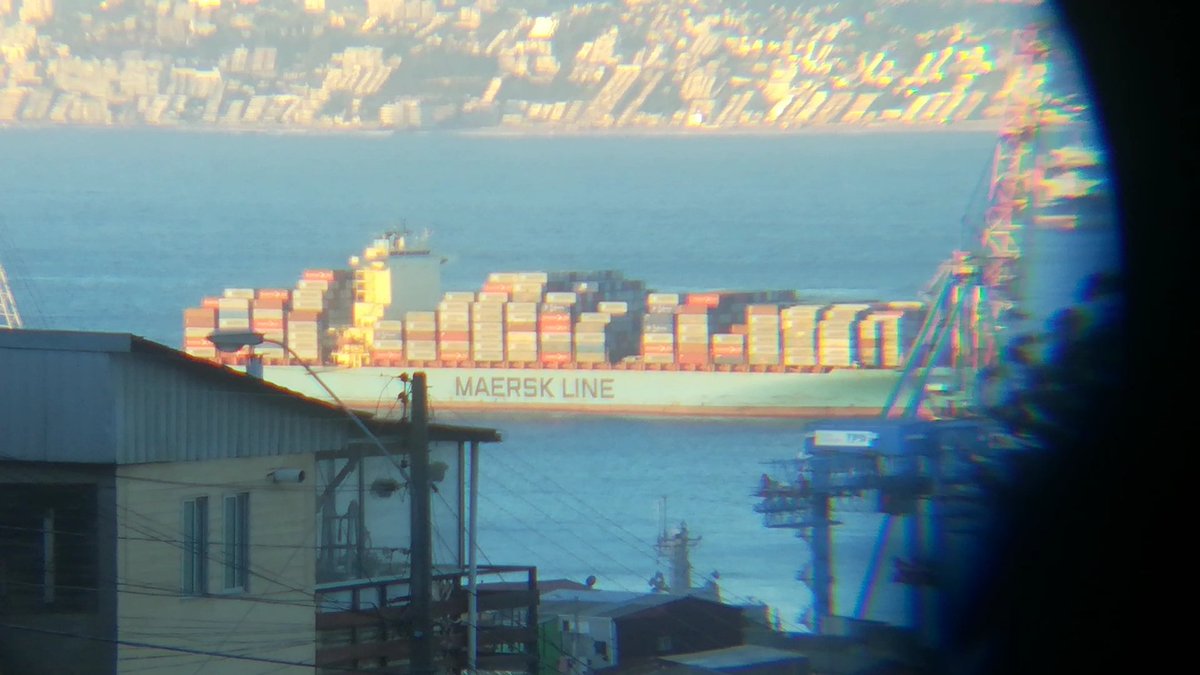 javieer2ignacio's tweet photo. Fotos de los buques que llegaron estas últimas semanas a @PortValparaiso @TPS_Valparaiso @PortalPortuario @Capuertovalp @edgardolazo @EmilioRifo @apuntesyviajes @Off_Valpo #Valparaiso 
Naves:
#Maersk_stepnica 
#Mol_beyond
#Cauquenes
#Seaspan_bravo
#Santos_express https://t.co/w8sg8ziFwr