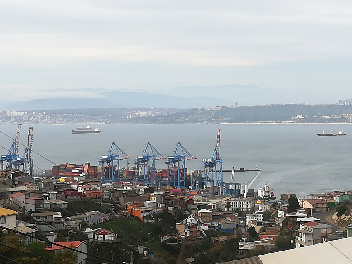 javieer2ignacio's tweet photo. Fotos de los buques que llegaron estas últimas semanas a @PortValparaiso @TPS_Valparaiso @PortalPortuario @Capuertovalp @edgardolazo @EmilioRifo @apuntesyviajes @Off_Valpo #Valparaiso 
Naves:
#Maersk_stepnica 
#Mol_beyond
#Cauquenes
#Seaspan_bravo
#Santos_express https://t.co/w8sg8ziFwr
