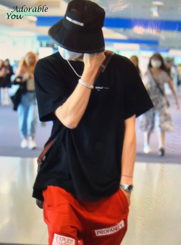 AdorableYou0904's tweet photo. 190819 ICN
#GOT7⁠ ⁠⁠ ⁠⁠ ⁠⁠ ⁠⁠ ⁠⁠ ⁠⁠ ⁠⁠ ⁠⁠ ⁠⁠
#갓세븐⁠ ⁠⁠ ⁠⁠ ⁠⁠ ⁠⁠ ⁠⁠ ⁠⁠ ⁠⁠ ⁠⁠ ⁠⁠ ⁠
#MARK 
#마크
@mtuan9
🚶🏼‍♂️🚶🏼‍♂️🚶🏼‍♂️ https://t.co/tyIY3ud9k6