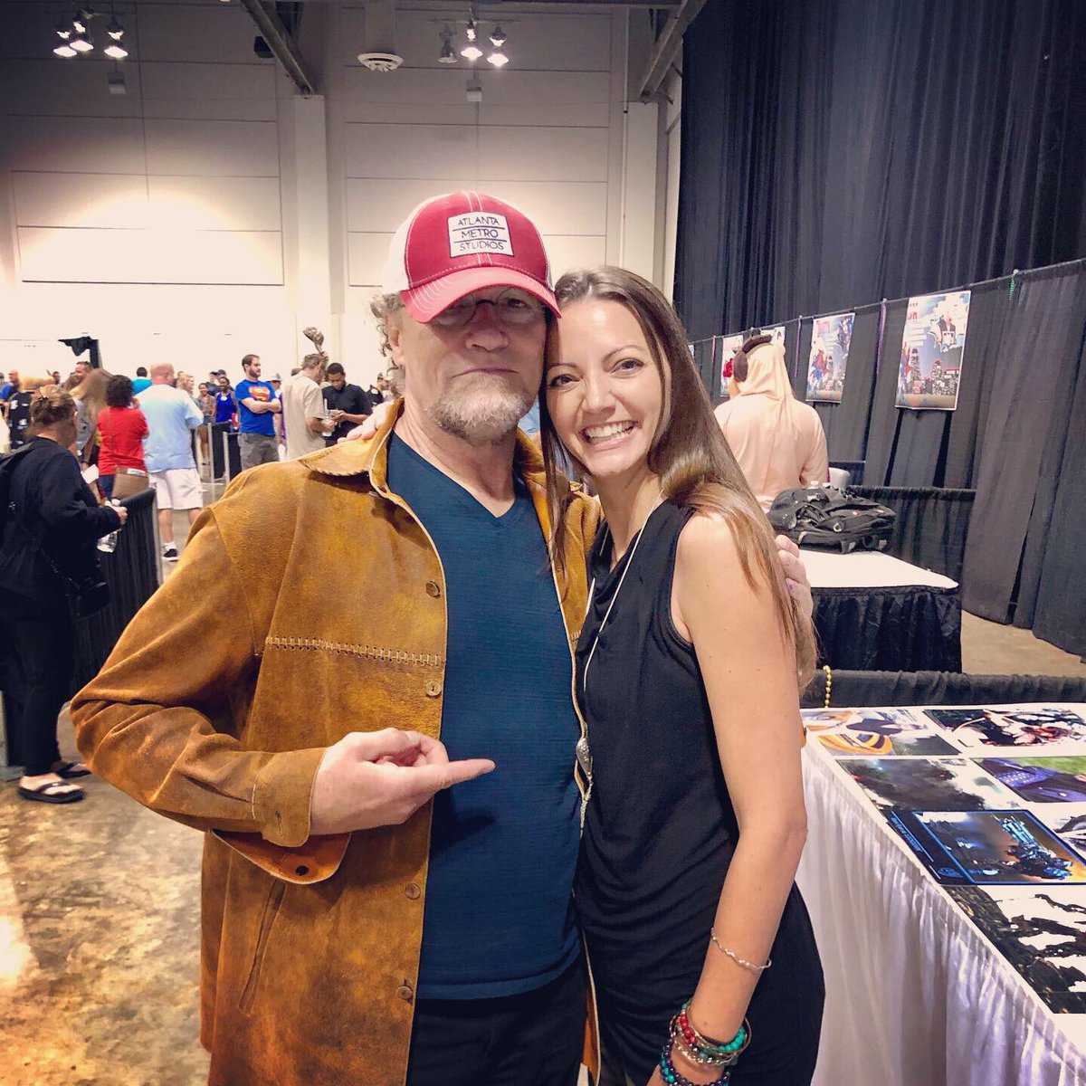 karaedwards's tweet image. I didn’t take enough photos this weekend. These are just a few of the spectacularly great people I got to hang with. Oscar is totes my new bff. Mark is charming and fascinating. And Michael did apologize for unintentionally pointing at my boobies. #geekdcon