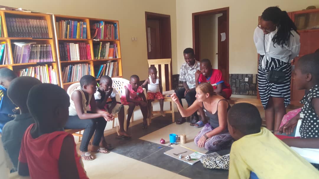KarenRiordan12's tweet photo. Our first session of Learning 2 Learn at Root Foundation, developing learning skills (and English) through games and activities with some of our primary students. Today's focus was on developing concentration and focus. Great fun! #RootFoundation #Learning2Learn https://t.co/KXpUkvUKX0