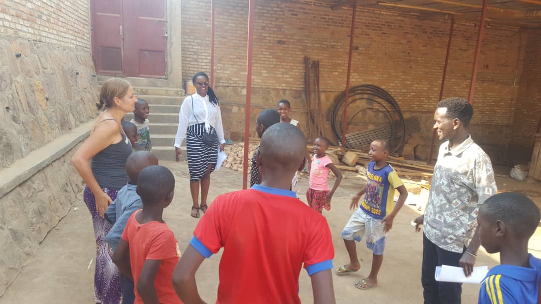 KarenRiordan12's tweet photo. Our first session of Learning 2 Learn at Root Foundation, developing learning skills (and English) through games and activities with some of our primary students. Today's focus was on developing concentration and focus. Great fun! #RootFoundation #Learning2Learn https://t.co/KXpUkvUKX0