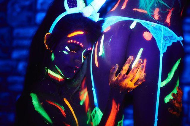 KungFuBreakfast's tweet photo. Neon Love 💚🍑 @thespritelyone @invader_min *********************************
Coming soon...
.
.
.
#thespritelyone #invadermin #jaykantorphotography #blacklight #uvmakeup #beauty #muse #fashion #fashionista #fashionmodel #model #lamodel #laphotographer… https://t.co/xlDa123Zbl https://t.co/h6aJjZpMDD