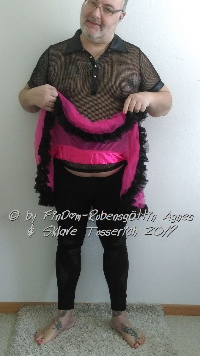 TussiLaFemme's tweet photo. IN EINER WOCHE
ist es soweit, dann bin ich in den Fängen meiner genialen #Herrin #Besitzerin #Abzockerin #Zuhälterin #FemDom #FinDom #FinDomLadyAgnes @Tusserich https://t.co/I6vLd7cI1i