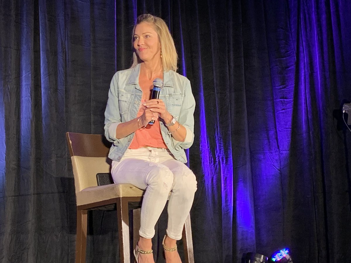 AUS105's tweet photo. The panel at #LuciCon with @trutriciahelfer was a delight to see. https://t.co/SQO2LGTvmZ
