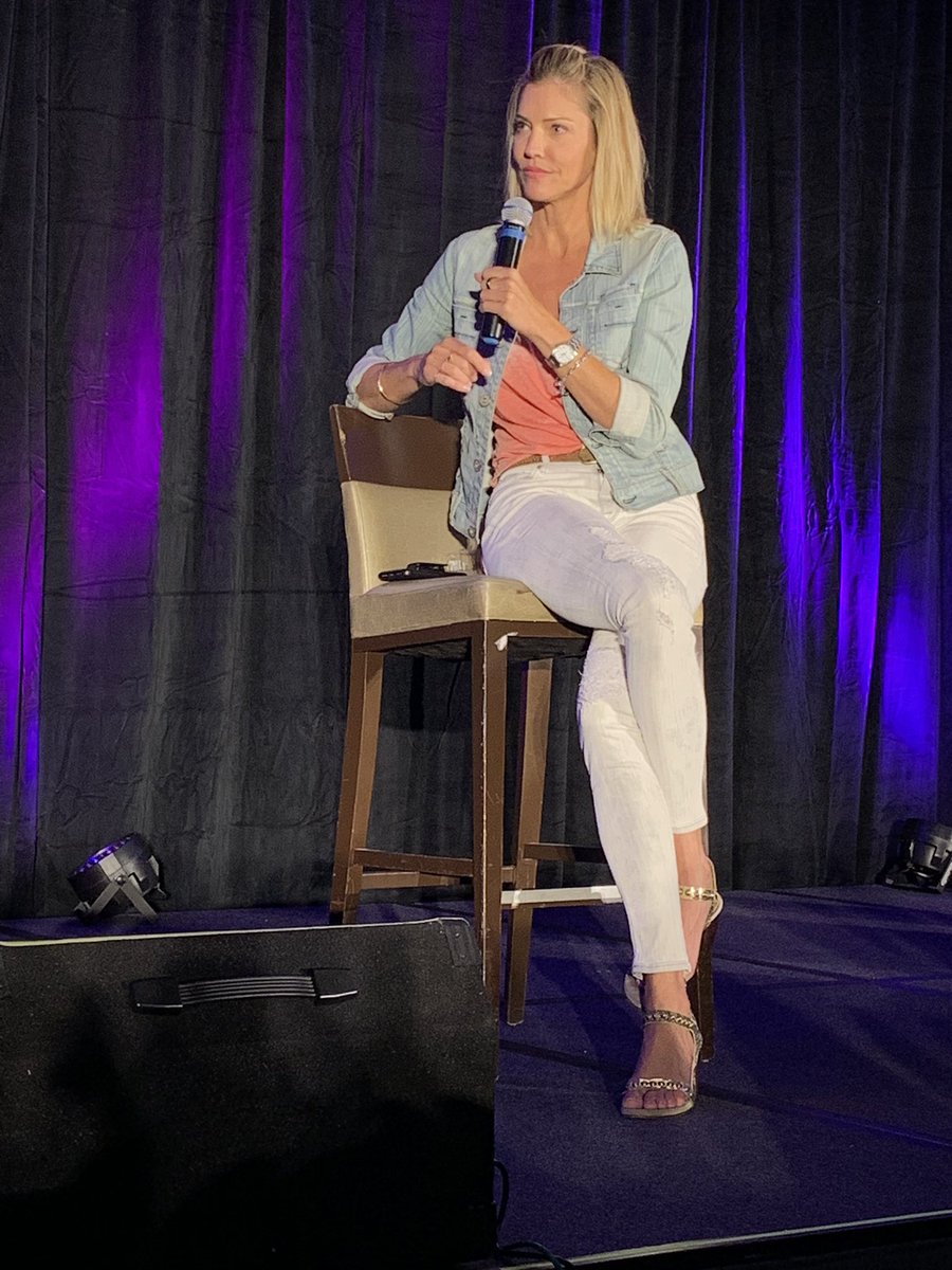AUS105's tweet photo. The panel at #LuciCon with @trutriciahelfer was a delight to see. https://t.co/SQO2LGTvmZ
