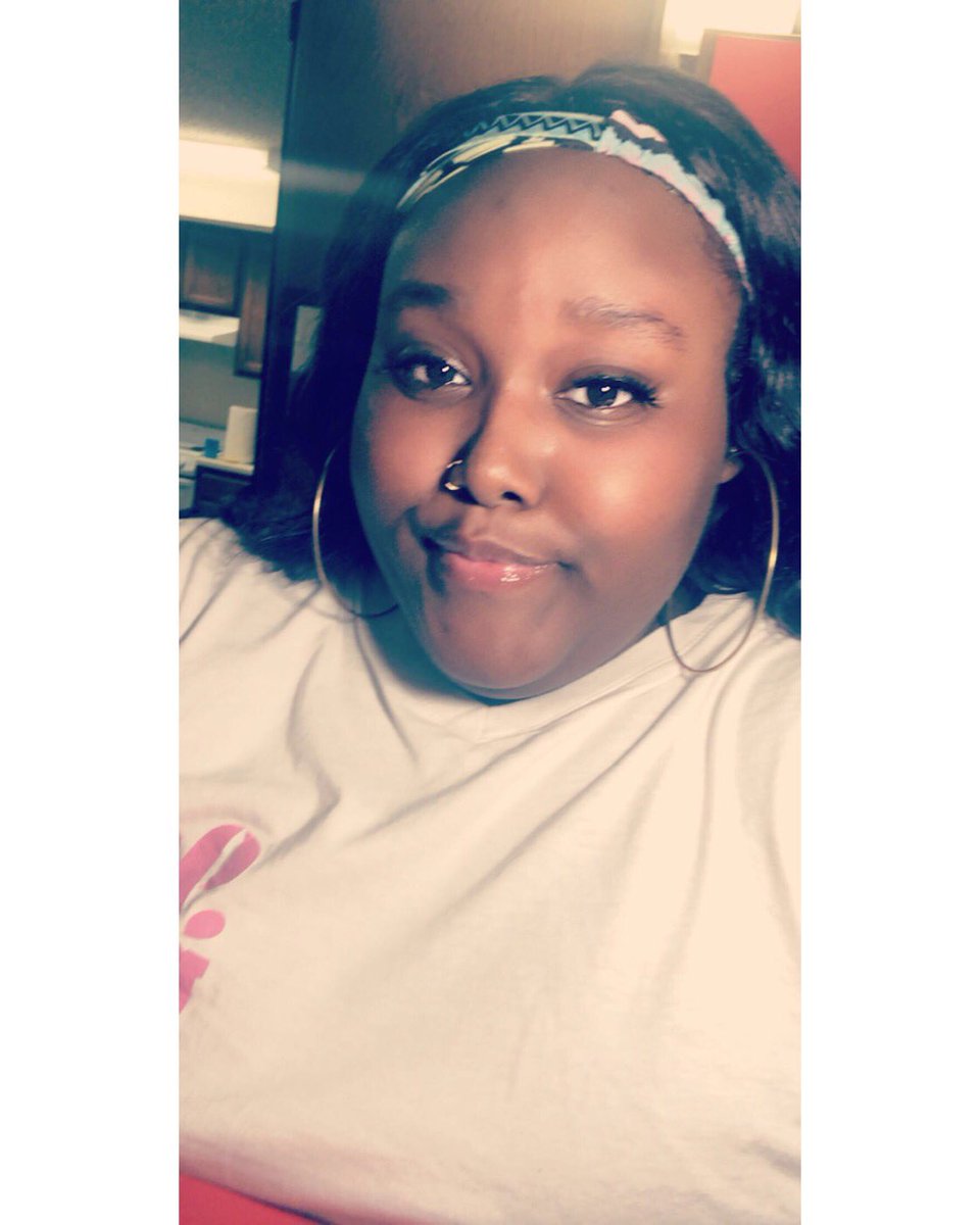 bigfine_dime's tweet photo. Too short to be a stallion, so @theestallion said I could be a pony 😍✨🦄
#MegansLittlePony #naturalhair #naturalista #AfroPuff #NaturalHairTwitter #skinglowin #frogrowin #NewConfidence #bigfinehive #fashiontofigure #BigGirlTwitter #BigFine #BigFineAppreciation #BigFineEveryday https://t.co/SSpkZ5YMK6