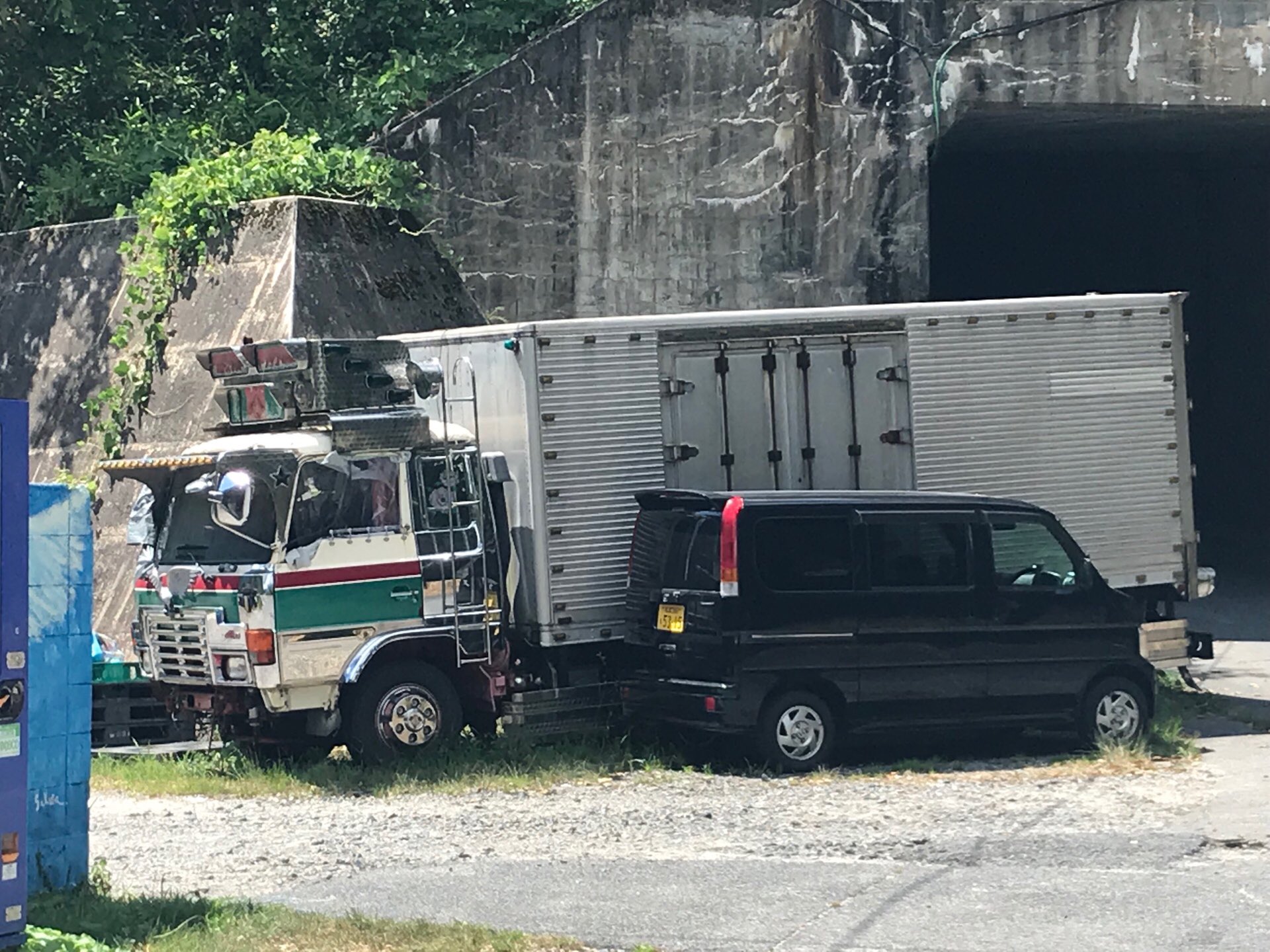 アフロ C 山奥に あるとこにはありますねー カッコイイ デコトラ 草ヒロ T Co Dnvlm5ruqw Twitter