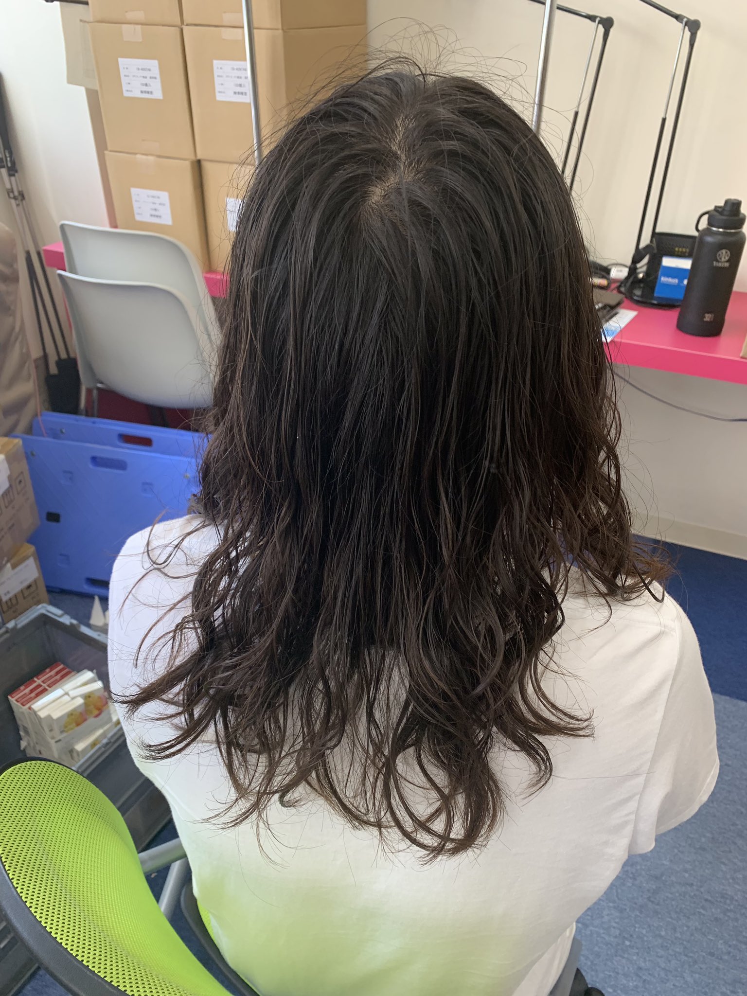 Twitter 上的 K F 兄弟でロン毛の成長ぶりを送り合う儀式 風のせいでそのうち禿げそうなつむじしてるね 可愛いね 調子いいね お待たせしましたいやお待たせしすぎたかもしれません T Co 2skbjznf4q Twitter