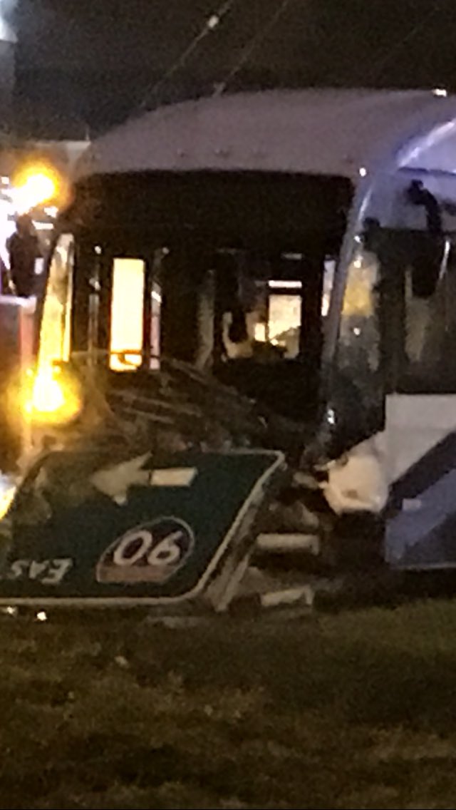 Dovernightguy's tweet photo. RTA bus crash in Cleveland @ E 30th &amp; Woodland, multiple people transported by EMS https://t.co/hEJBOQKGFt