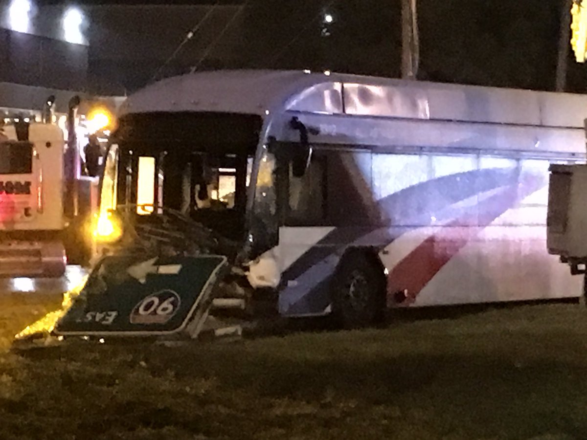 Dovernightguy's tweet photo. RTA bus crash in Cleveland @ E 30th &amp; Woodland, multiple people transported by EMS https://t.co/hEJBOQKGFt
