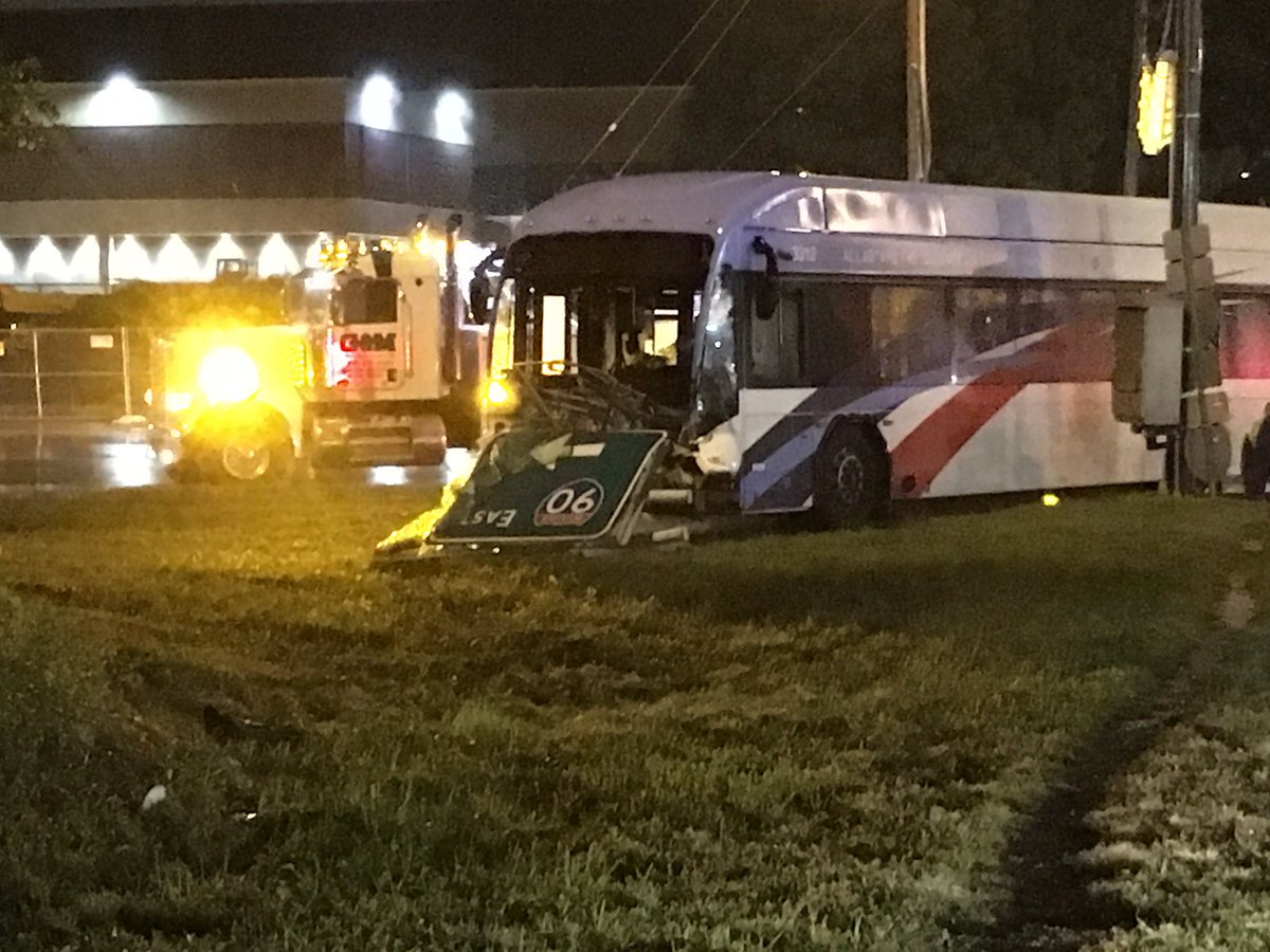 Dovernightguy's tweet photo. RTA bus crash in Cleveland @ E 30th &amp; Woodland, multiple people transported by EMS https://t.co/hEJBOQKGFt