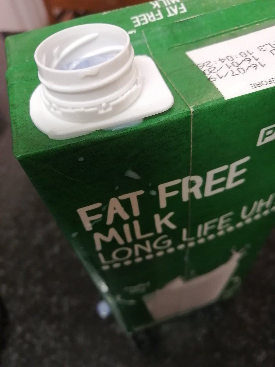 markscape's tweet image. Hi @PicknPay this our 2nd carton of milk that leaks!