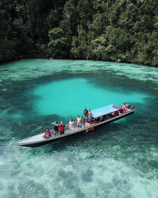 anggra1182's tweet photo. Life is good, just enjoy the ride 🚣 @ahmad_hasanela has explored Balbulol Lagoon, Misool in Raja Ampat. When will you?
.
.
#wonderfulindonesia
#indtravel
#indonesiatourism
#visitindonesia
#genwi
#genwiSG2019
#singapore
#batam
#bintan
.
.
@indtravel @… https://t.co/COSzRIRJ4K https://t.co/w2gZz4N3jc