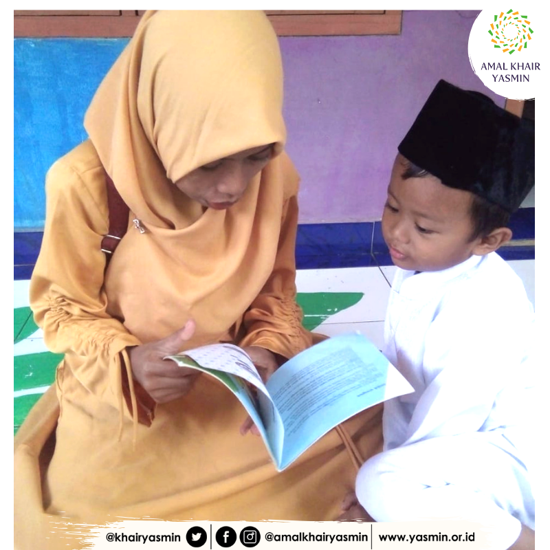 KhairYasmin's tweet photo. Kegiatan ini merupakan slhsatu cara utk melatih keterampilan orang tua utk mendampingi anak belajar. Guru yg sebenarnya bagi anak2 adalah orang tua. https://t.co/81uGr1Kdws
#literasianak #pojokliterasi #programliterasi #orangtua #bacabuku #HUTRI74 #kemerdekaanindonesia #SDMunggul https://t.co/3LGIg4GI6J