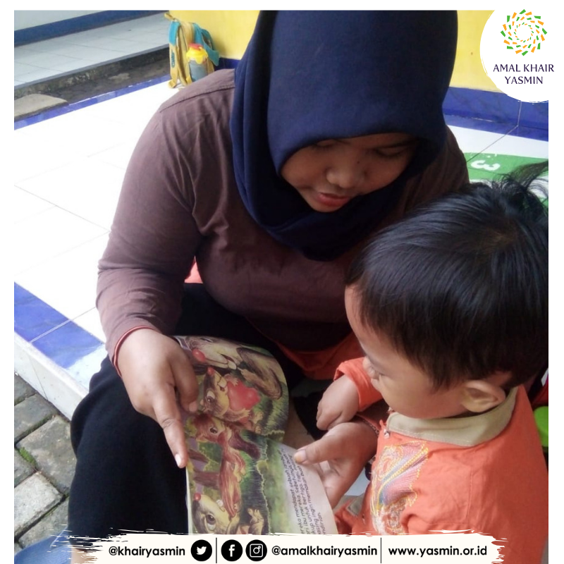 KhairYasmin's tweet photo. Kegiatan ini merupakan slhsatu cara utk melatih keterampilan orang tua utk mendampingi anak belajar. Guru yg sebenarnya bagi anak2 adalah orang tua. https://t.co/81uGr1Kdws
#literasianak #pojokliterasi #programliterasi #orangtua #bacabuku #HUTRI74 #kemerdekaanindonesia #SDMunggul https://t.co/3LGIg4GI6J