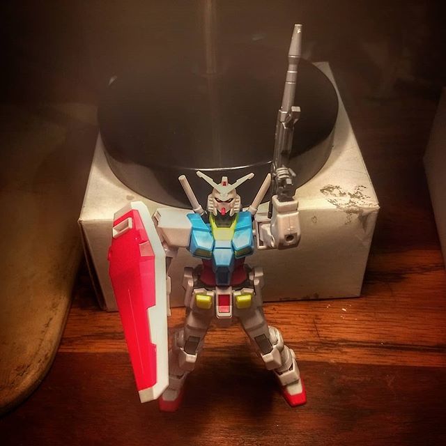 EtheVagabond's tweet photo. #DramaticToyPortrait cause I'm developing a #GunplaProblem
I possibly need to get some of the fancier kits, but damn can they get pricey.
Tbh I'm not really feeling this build, but it was on clearance and I was looking for something to distract me from my inability to play … https://t.co/S8vqdaCDj3