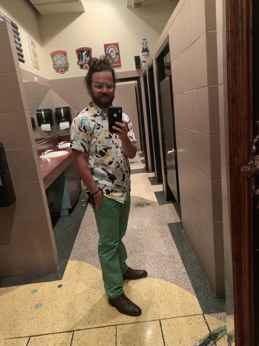 CullumJeffrey's tweet image. Rocked some verde pants on my manager shift #GreenPants #BossMan #ElJeff #SaucerBoss