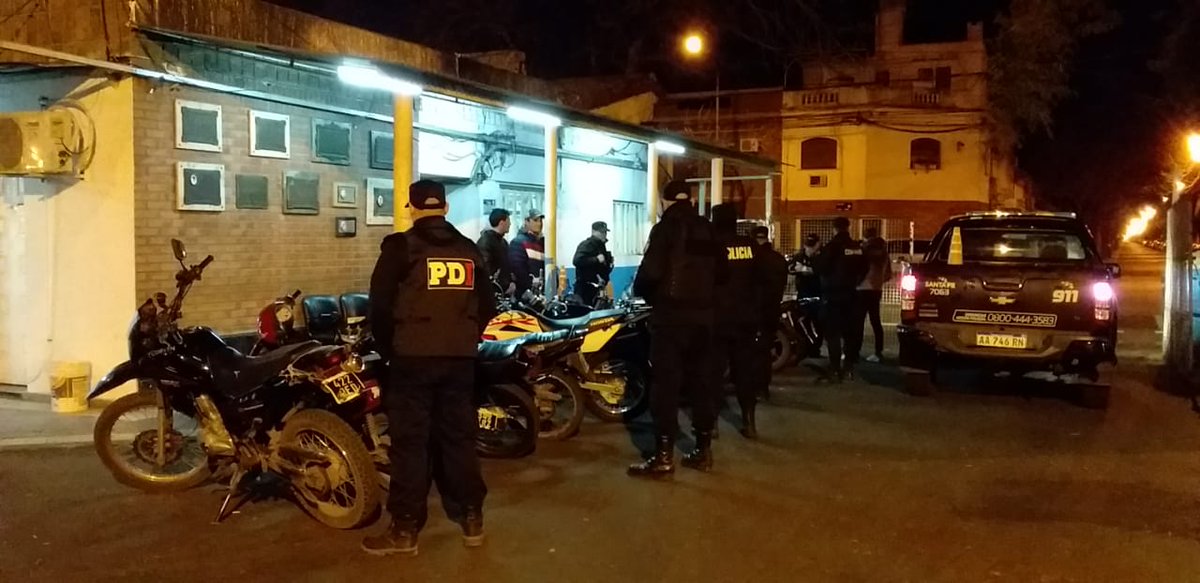GustavoAdda's tweet photo. Junto al #TercioDelta del #CRE y #PDI la @DGTRosario secuestró 17 motos y un automóvil modificado que no reunían las condiciones de seguridad para circular.
Continuamos controlando con procedimientos preventivos como cada día y cada noche.
#HayControl https://t.co/toqIG4HdRt
