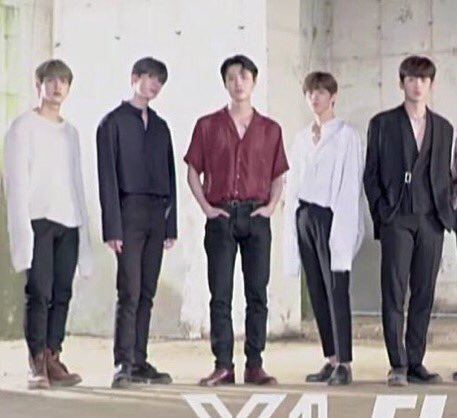 อ๋อ ฮยองไลน์คือยืนเรียงจากแก่สุดไปเด็กสุด จากซ้ายไปขวา