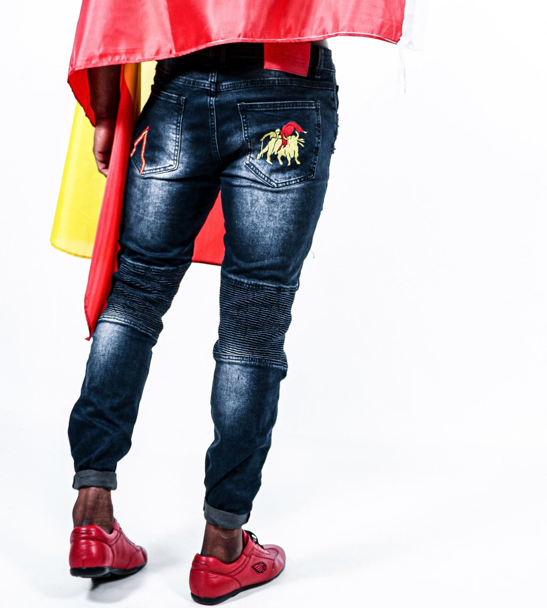 BogartManSA's tweet photo. The Bullfighter is probably one of the most courageous professions known to man.
With our Spogi Spain Collection the Bullfighter is beautifully embroidered to represent the strength and courage of the man wearing it
How Courageous are you?
#BogartMan
#FearlessMen
#EnoughSaid https://t.co/mw3prexBjY