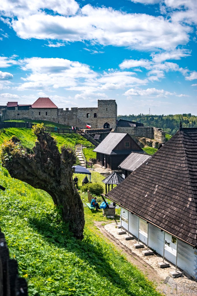 tamideblog's tweet photo. Tym razem skansen i zamek w Dobczycach na jednej fotce :P  

https://t.co/x4LAfc9HtW

https://t.co/GOJ98z5SHv
⠀
#castle #spring #zamek #dobczyce #wiosna #hills #forest #fotooftheday #stairs #schody #polska #thisispoland #poland #malopolska⠀ https://t.co/0njrVZGVlI