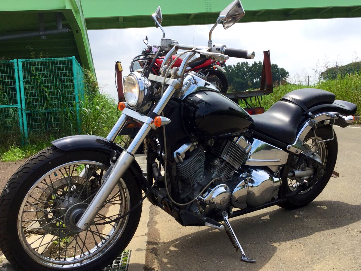 BikeTokorozawa's tweet photo. ドラッグスター400売ります
10万円
平成8年式
走行距離34000キロ
エンジン絶好調、アイドリング安定、吹け良好♪
走る曲がる止まる灯火類確認済み！
外装はかなり綺麗です
タイヤバリ溝
排気音も最高です♪
車検無し
お問い合わせ、エンジン始動動画はDMから
 #バイク売ります https://t.co/scb6QlIIrC