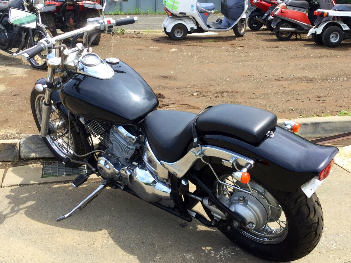BikeTokorozawa's tweet photo. ドラッグスター400売ります
10万円
平成8年式
走行距離34000キロ
エンジン絶好調、アイドリング安定、吹け良好♪
走る曲がる止まる灯火類確認済み！
外装はかなり綺麗です
タイヤバリ溝
排気音も最高です♪
車検無し
お問い合わせ、エンジン始動動画はDMから
 #バイク売ります https://t.co/scb6QlIIrC