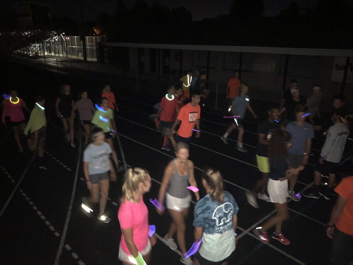 MrsCarlsonWDP's tweet photo. WDP XC 2019 has begun! Looking forward to a great season! 🏃🏻‍♂️🏃‍♀️🎉 #wdppride https://t.co/sd0C94ATAM