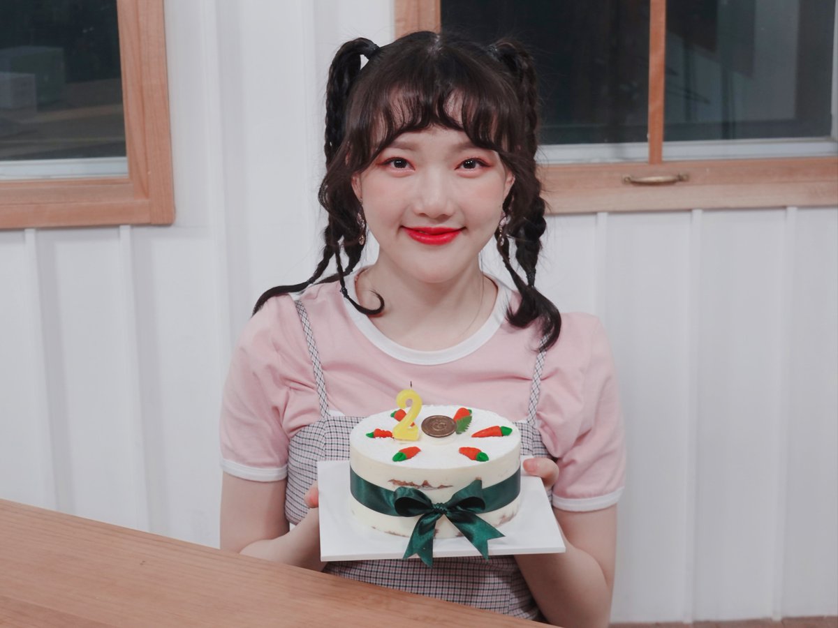 M2MPD's tweet photo. 니얌니얌의 사랑둥이! 엠투의 메인! 여자친구 예린이의 24번째 생일을 진심으로 축하합니다🥳🎂🎉 #당근송을잘부르는 #우리옌니의생일 #HappyYerinDay #여자친구 #예린 #GFRIEND #Yerin @gfrdofficial https://t.co/Tv2W3G0a11