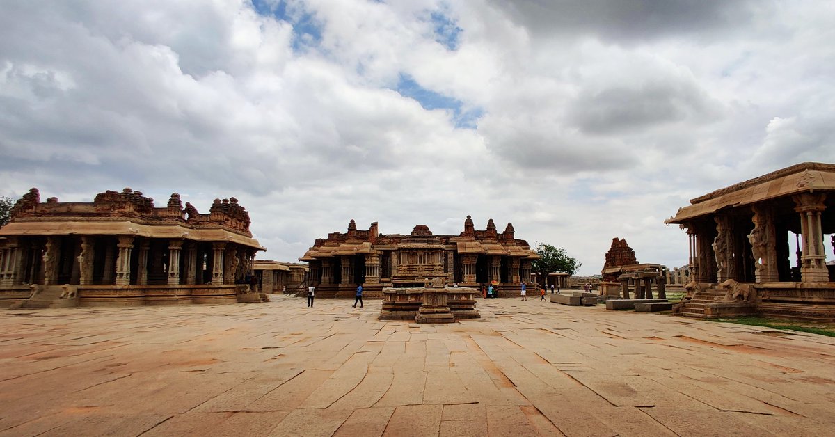 ramya_pradhan's tweet image. The quiet and regal beauty of Hampi #ShotonOnePlus #wideanglecamera #WorldPhotographyDay2019 #traveldiaries #Hampi #UNESCO #heritagesite