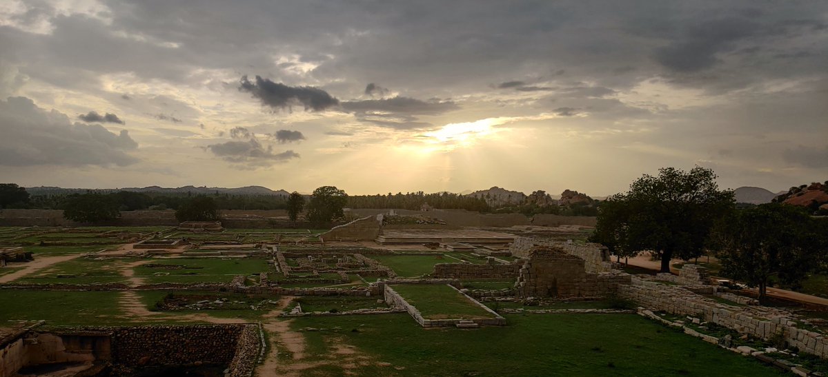ramya_pradhan's tweet image. The quiet and regal beauty of Hampi #ShotonOnePlus #wideanglecamera #WorldPhotographyDay2019 #traveldiaries #Hampi #UNESCO #heritagesite