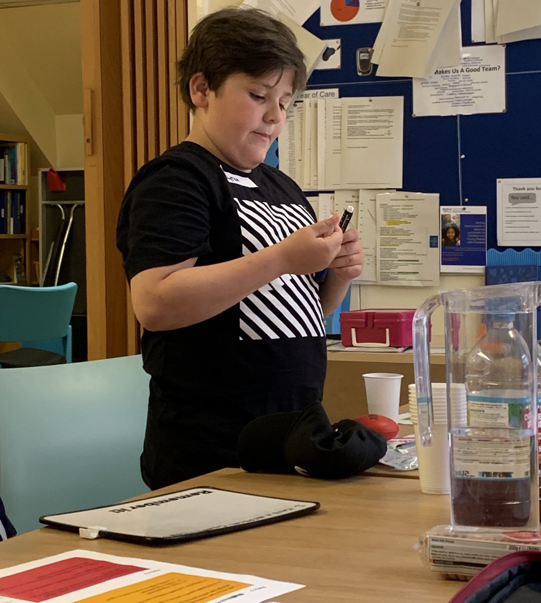 LTHT_CYPD's tweet photo. Lovely demonstration to the group by one of our young people on how to use an #insulin #pen and then helping the rest of the group practice #pumps #transition to #high #school #T1D #PeerSupport @Leeds_Childrens @LeedsHospitals @DigiBeteUK https://t.co/YcMNWe5pq3