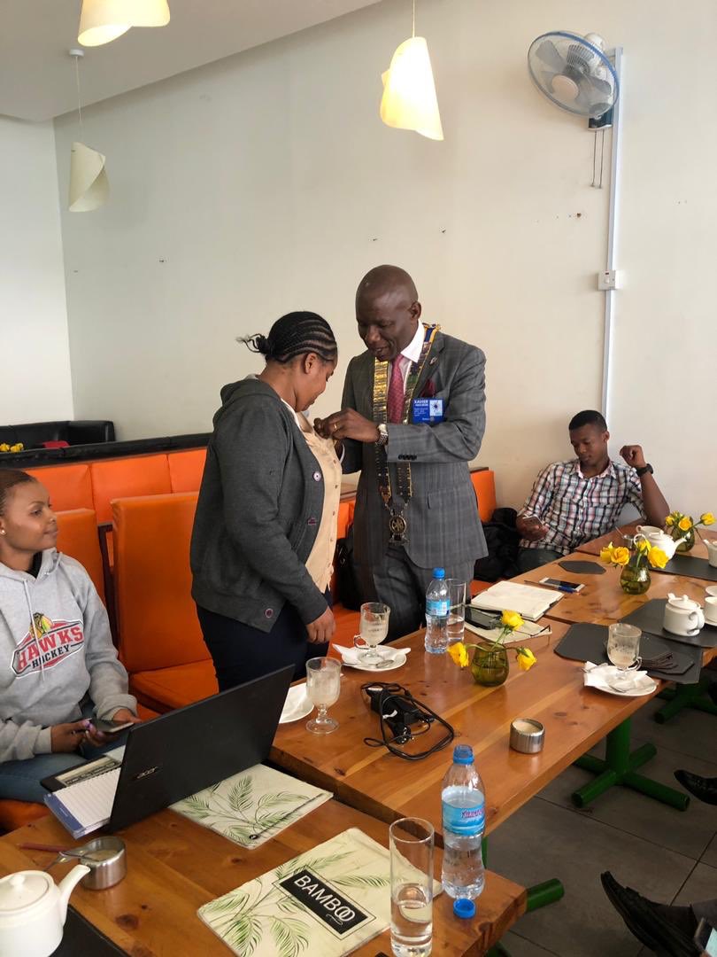 rottanzania's tweet photo. .
This morning, the Rotaract club of @arushacity_rot_club had the pleasure of having the District Governor @fxsentamu on his ongoing official visit in the country.
.
The DG had tea with Rotaractors and Rotarians who attended as they discussed various topics.
.
.
#Rotaracttz https://t.co/Y1oHq6Pqyd