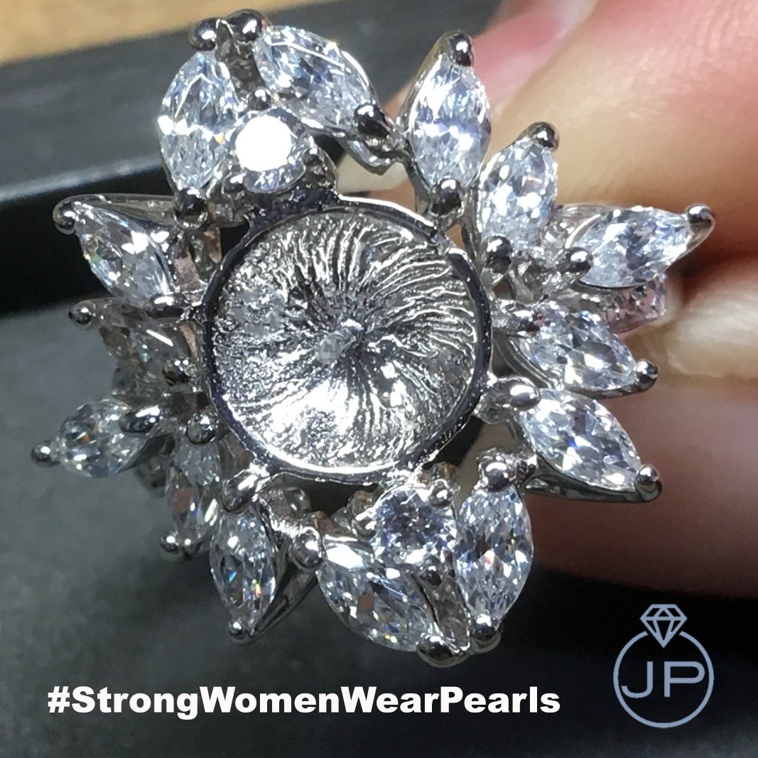 JuliaPharo's tweet photo. An impressive home for a beautiful pearl. Work in progress in the studio....

#juliapharo #juliapharojewellery #myringmyway #hattongardenpearls #strongwomenwearpearls #hattongardenmagic #pearlring #pearlrings #bespokejewelry #bespokejewellery #bespokering #bespokerings https://t.co/aizKrUXwBo
