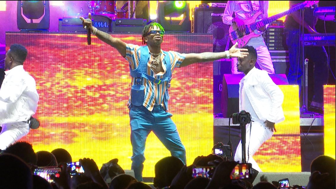 Muzungu4's tweet photo. Video: Watch #KANYAGA Live Performance by @diamondplatnumz in #Kigali.

Link: https://t.co/6TtOjXzF7h

via @kigalitoday 

#SIMBAinRwanda
#IwacuMuzikaFestival2019 #Rwanda https://t.co/S14olFjidR
