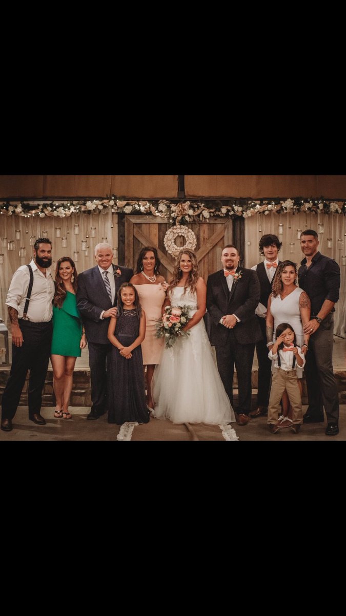 dawgfan1022's tweet photo. Sure do love this crew! The strength is in the Family! #blessed https://t.co/s2Balr0sdZ