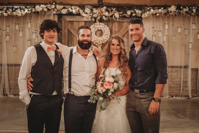 dawgfan1022's tweet photo. Sure do love this crew! The strength is in the Family! #blessed https://t.co/s2Balr0sdZ