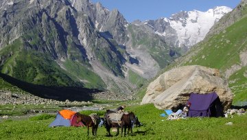 ExpedLeaders's tweet photo. Outdoor activities, crossing rivers, climbing mountains and watching stars from your camp, open new dimensions in our brain. https://t.co/U75W1GNWas