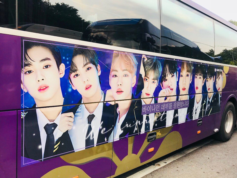 thefactnews's tweet photo. 🚌바이나인 데뷔 응원 #트레블버스 🚌

오늘부터 약 한 달간 운행하는 외국인 전용 ✨바이나인 트레블버스✨
오늘은 중국 관광객과 함께합니다🤗💖

🚍오늘 일정: 면세점-코엑스-남산-면세점-종로-호텔

#바이나인 #BY9 #BY9_be_your_nine #BY9_DEBUT #팬앤스타 #FANNSTAR https://t.co/uk1tw5Oh0R