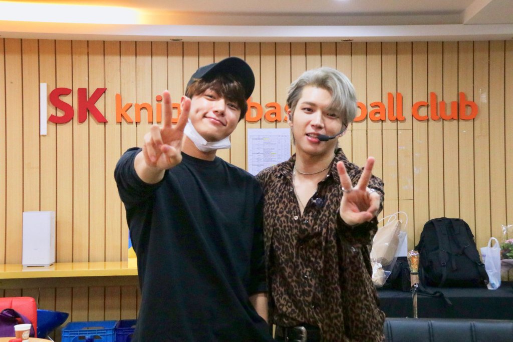 namuskitten's tweet photo. "Myungsoo has come to visit today. There will be a day that we will get to sing together again on stage."
   — Nam Woo Hyun, 2019

woosoo❤😭 https://t.co/2lYOB1Ne5s