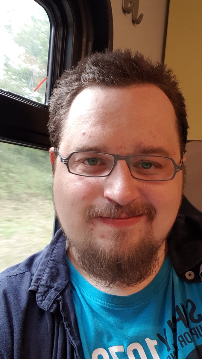 1st_Titan's tweet photo. Chuu chuu, auf zur @Gamescom, freu mich auf die wunderliebsten Menschen 😍🤗 #MiniTitans https://t.co/SoevXnD7p1